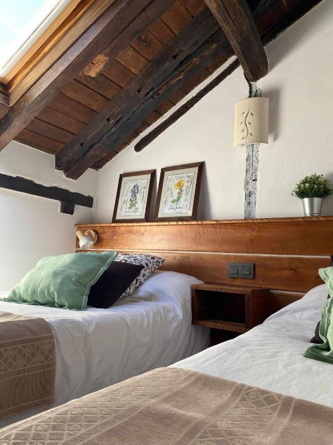 Casas De Quintanilla 3 *